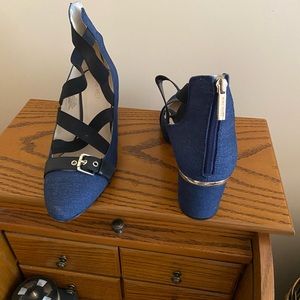 Nine West woman size 12 Blue jean shoe